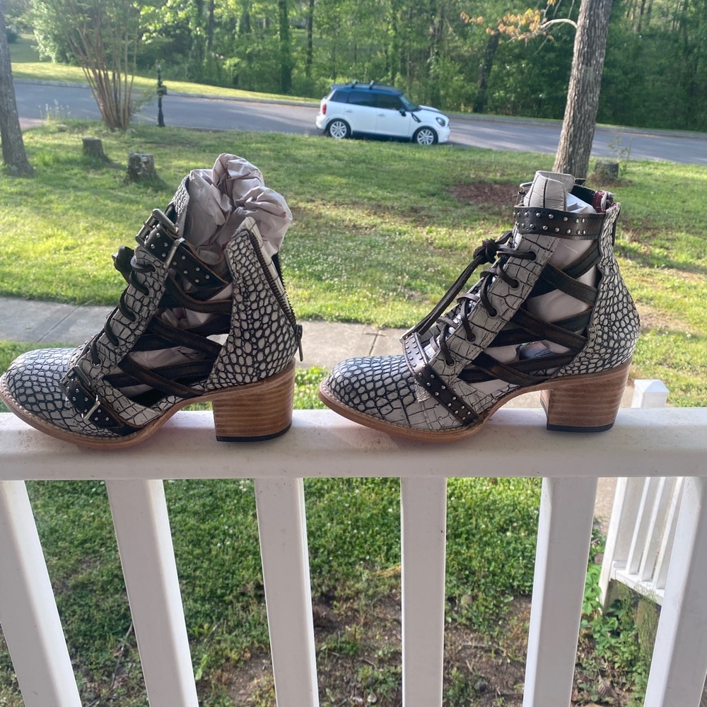 Freebird by Steven size 7